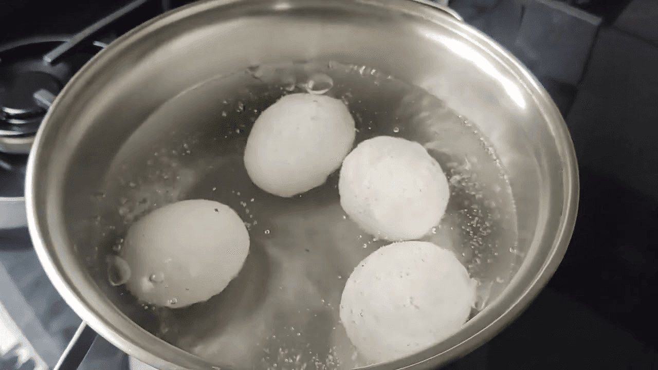 🥚 O Segredo dos Ovos Cozidos Perfeitos: Água Fria ou Quente? Você Vai Se Surpreender!
