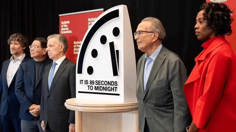 Relógio do Juízo Final marca 85 segundos para meia-noite, o menor tempo da história